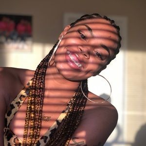 Meet your Posher, Alisha